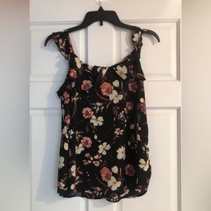 Flowly spaghetti sleeve top.